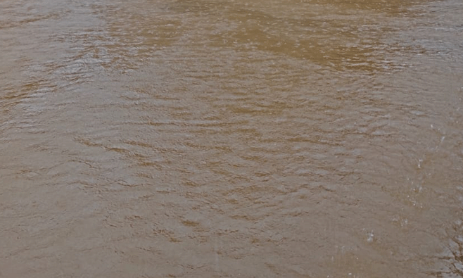 പീരുമേട്ടിൽ ആറിടത്ത് മണ്ണിടിച്ചിൽ പീരുമേട്ടിൽ ആറിടത്ത് മണ്ണിടിച്ചിൽ