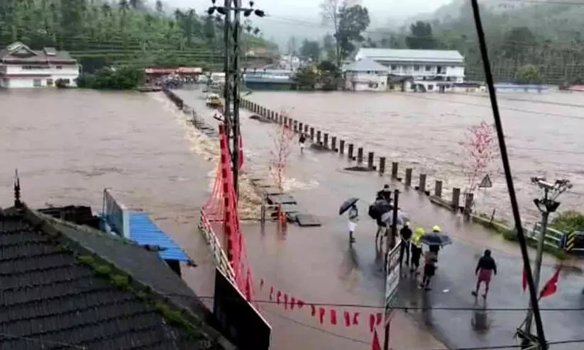 കട്ടപ്പന ചപ്പാത്ത് വെള്ളത്തിൽ മുങ്ങിയ നിലയിൽ ... ദുരിതപ്പെയ്ത്ത്; സംസ്ഥാനത്ത്​ അഞ്ച്​ മരണം; ഇടുക്കിയിൽ ഏഴ് പേർ മണ്ണിനടിയിൽ; കൂട്ടിക്കലിൽ തെരച്ചിൽ തുടരുന്നു