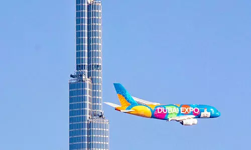 എ​ക്​​സ്​​പോ ആ​ഘോ​ഷ​മാ​ക്കി ബു​ർ​ജി​ന്​ സ​മീ​പം വി​മാ​ന ഷോ