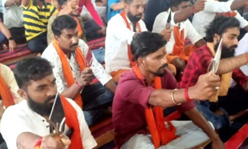 മ​ഹാ​ന​വ​മി ദി​ന​ത്തി​െൻറ ഭാ​ഗ​മാ​യി ബജ്റംഗ്ദൾ പ്രവർത്തകർ ത്രിശൂൽ ദീക്ഷ ന​ട​ത്തി