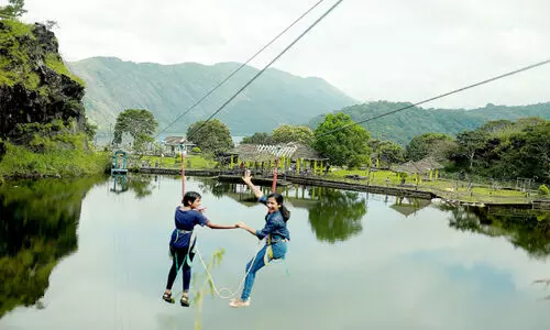 ഇടുക്കി കാണാൻ തിരക്ക്; ടൂ​റി​സം കേ​ന്ദ്ര​ങ്ങ​ളി​ൽ ഉ​ണ​ർ​വ്​