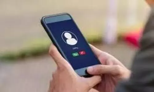 മൊബൈൽ സുഹൃത്തിനെത്തേടി കൂത്തുപറമ്പിലെത്തിയ വയോധികന് യുവതിയെ കണ്ടെത്താനായില്ല; തുണയായത് പൊലീസ്