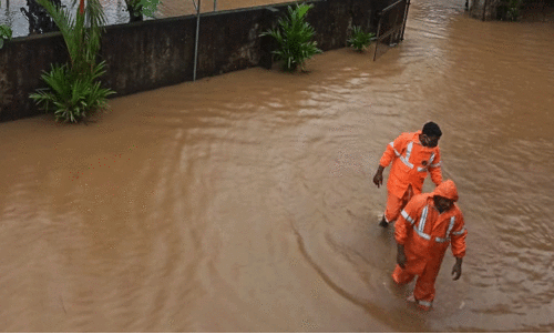 കല്ലൂർക്കാട് ഫയർ സ്​റ്റേഷനും ബസ് സ​്​റ്റാൻഡും വെള്ളത്തിൽ