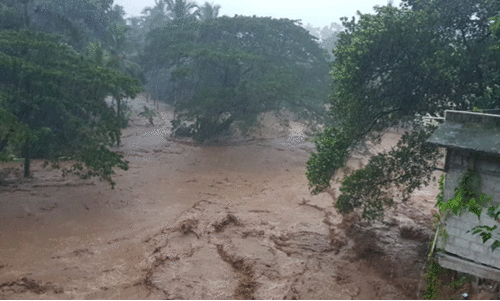 ഇടുക്കി കൊക്കയാറിൽ മൂന്നിടത്ത് ഉരുൾപൊട്ടി; ഏഴ് പേരെ കാണാതായി