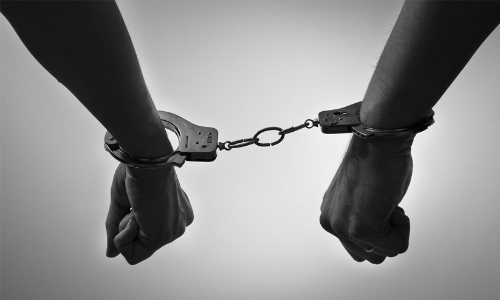 പണംെവച്ച് ചീട്ട് കളി; ഏഴംഗസംഘം പിടിയില് പണംെവച്ച് ചീട്ട് കളി; ഏഴംഗസംഘം പിടിയില്