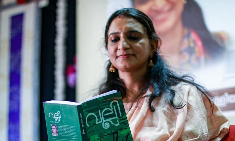 ഖത്തറിൻെറ എഴുത്തുകാരിയെ തേടി ചെറുകാട് പുരസ്കാരം ഖത്തറിൻെറ എഴുത്തുകാരിയെ തേടി ചെറുകാട് പുരസ്കാരം