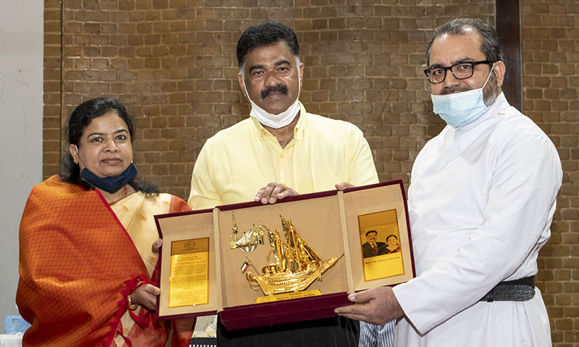 എ.ജി. ചെറിയാനും ബോണി കെ. അബ്രഹാമിനും കുടുംബങ്ങൾക്കും യാത്രയയപ്പ് നൽകി എ.ജി. ചെറിയാനും ബോണി കെ. അബ്രഹാമിനും കുടുംബങ്ങൾക്കും യാത്രയയപ്പ് നൽകി