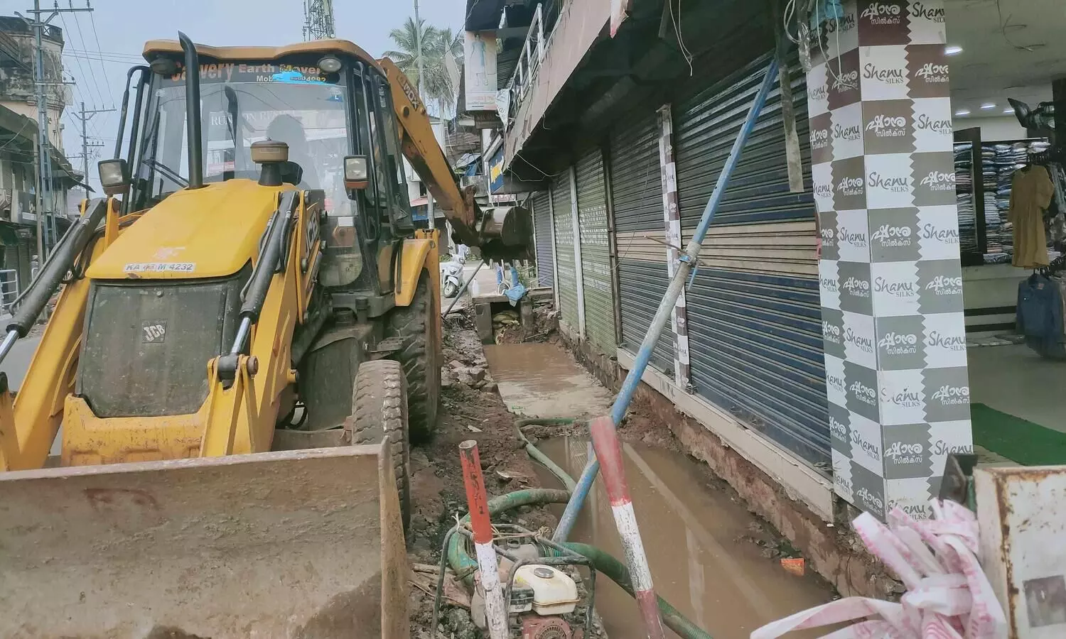 നേതാക്കളെ കരുതൽ തടവിലാക്കി; റോഡ് പണി വീതിയില്ലാതെ തന്നെ പുനരാംഭിച്ചു