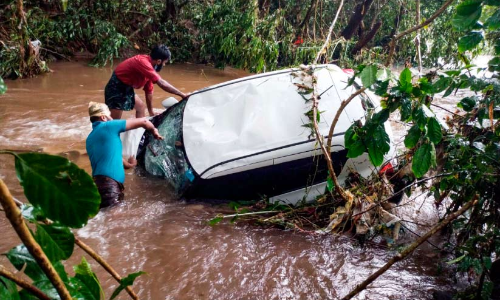 നാ​ട്ടു​കാ​ർ വി​ല​ക്കി​; എന്നിട്ടും കാർ ഓടിച്ചത്​ മരണത്തിലേക്ക്​