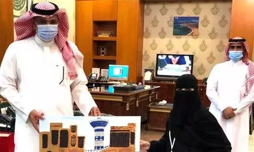 ക​ര​കൗ​ശ​ല മി​ക​വി​നെ ആ​ദ​രി​ച്ച്​ യാം​ബു ഗ​വ​ർ​ണ​ർ