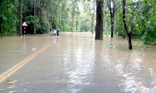 വീടുകള്‍ തകര്‍ന്നു; താഴ്​ന്ന പ്രദേശങ്ങൾ ​െവള്ളത്തിൽ: അ​മ്പ​തി​ല​ധി​കം കു​ടും​ബ​ങ്ങ​ളെ മാ​റ്റി​പ്പാ​ര്‍പ്പി​ച്ചു