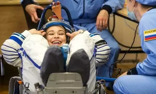 ബഹിരാകാശത്തെ ആദ്യ സിനിമ ചിത്രീകരണത്തിന്​ ശേഷം റഷ്യൻ സംഘം തിരിച്ചെത്തി