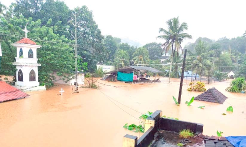 അരനൂറ്റാണ്ടിനിടയിലെ വലിയ വെള്ളപ്പൊക്കം; ഈരാറ്റുപേട്ടയിലെ താഴ്ന്ന പ്രദേശങ്ങൾ വെള്ളത്തിലായി അരനൂറ്റാണ്ടിനിടയിലെ വലിയ വെള്ളപ്പൊക്കം; ഈരാറ്റുപേട്ടയിലെ താഴ്ന്ന പ്രദേശങ്ങൾ വെള്ളത്തിലായി