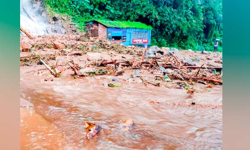 മഴയിൽ വിറങ്ങലിച്ച്​ മലയോരം;  എങ്ങും ജാ​ഗ്ര​ത