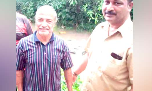 കാറുമായി ഒഴുക്കില്‍പ്പെട്ട വയോധികന്​ ഓട്ടോ ഡ്രൈവർ രക്ഷകനായി