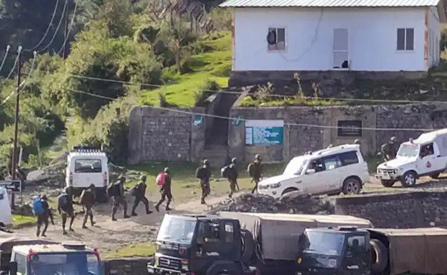 ജമ്മുകശ്​മീരിൽ ഭീകരരുമായുള്ള ഏറ്റുമുട്ടലിൽ​ കൊല്ലപ്പെട്ട സൈനികരുടെ മൃതദേഹങ്ങൾ കണ്ടെടുത്തു