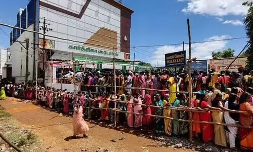 Saris for Rs 50 Publicity stunt goes awry as 5000 women throng TN store