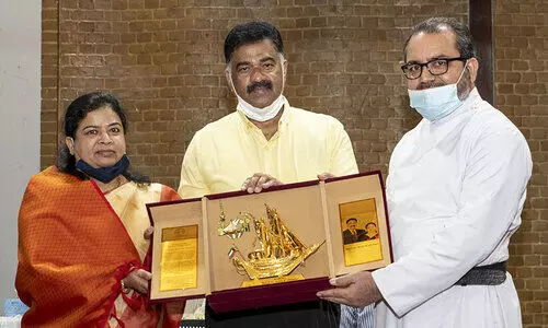 എ.ജി. ചെറിയാനും ബോണി കെ. അബ്രഹാമിനും കുടുംബങ്ങൾക്കും യാത്രയയപ്പ് നൽകി