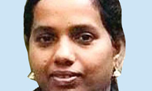 ബൈ​ക്കി​ൽ​നി​ന്ന്​ വീ​ണ് പ​രി​ക്കേ​റ്റ് ചി​കി​ത്സ​യി​ലാ​യി​രു​ന്ന യു​വ​തി മ​രി​ച്ചു