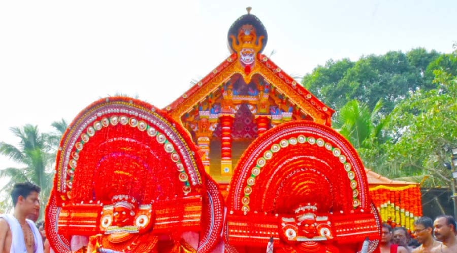 ഇന്ന് തുലാപ്പിറവി; ഉണരുമോ കളിയാട്ടക്കാലം? ഇന്ന് തുലാപ്പിറവി; ഉണരുമോ കളിയാട്ടക്കാലം?