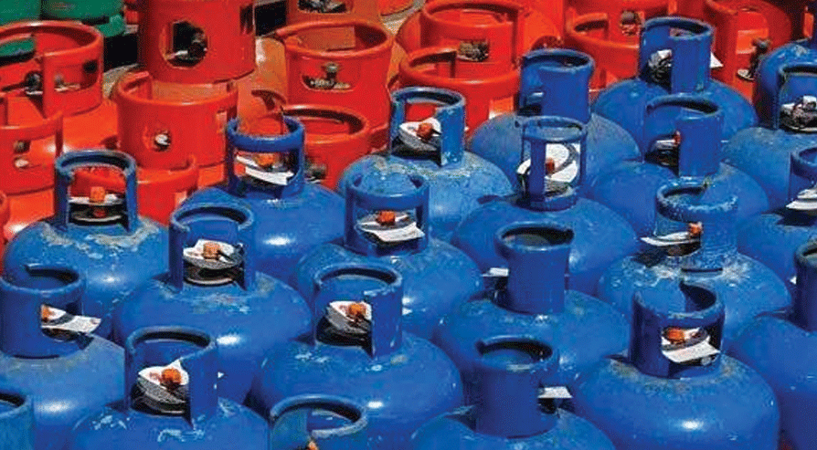 കു​വൈ​ത്തി​ൽ പാ​ച​ക വാ​ത​ക സി​ലി​ണ്ട​റു​ക​ൾ ന​വീ​ക​രി​ക്കു​ന്നു