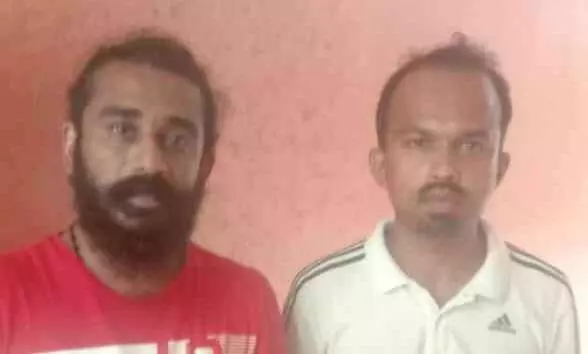 തട്ടുകടയില് രാത്രി പെണ്കുട്ടികളെ ശല്യം ചെയ്ത യുവാക്കള് പിടിയില് തട്ടുകടയില് രാത്രി പെണ്കുട്ടികളെ ശല്യം ചെയ്ത യുവാക്കള് പിടിയില്