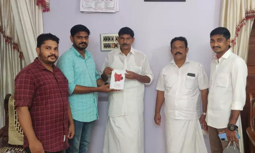 പ്രതിഷേധ പുസ്തക പ്രകാശനം പ്രതിഷേധ പുസ്തക പ്രകാശനം