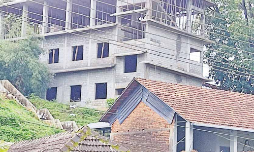 വെ​ള്ള​മു​ണ്ട ഹൈ​സ്കൂ​ളി​െൻറ പു​തി​യ കെ​ട്ടി​ടം നി​ർ​മി​ക്കു​ന്ന​ത് മ​ണ്ണി​ടി​ച്ചി​ൽ ഉ​ണ്ടാ​യ സ്ഥ​ല​ത്തെ​ന്ന്