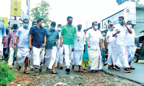 മഴ മാറിയാൽ മഞ്ചേരിയിലെ റോഡുകൾ  ടാർ ചെയ്യും -മന്ത്രി റിയാസ്​