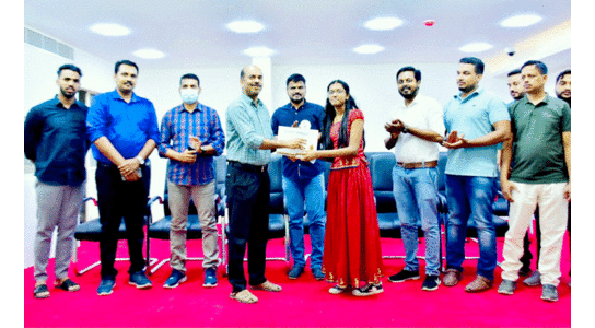 കെ.​എം.​സി.​സി സ​മ്മാ​ന​ദാ​നം