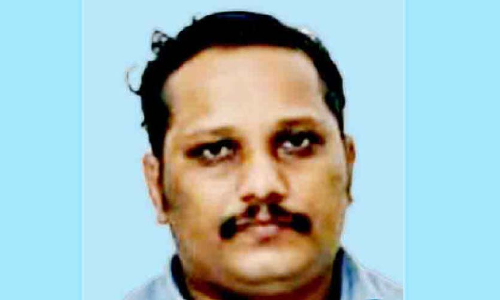 ട്രെ​യി​ല​റി​ന് അ​ടി​യി​ൽ​പെ​ട്ട് ക​രു​വാ​ര​കു​ണ്ട് സ്വ​ദേ​ശിക്ക് ദാ​രു​ണാ​ന്ത്യം