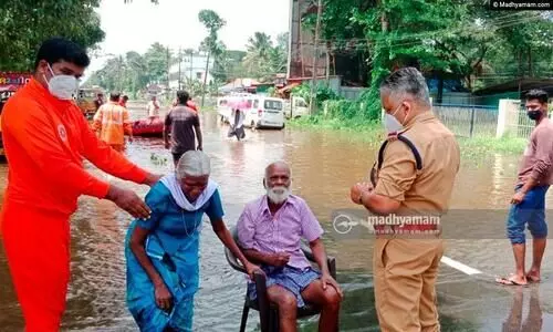 താഴ്ന്ന പ്രദേശങ്ങളിൽ  ജലനിരപ്പ് ഉയർന്നു; കോട്ടയത്ത്​ കൂടൂതൽ ദുരിതാശ്വാസ ക്യാമ്പുകൾ തുറക്കുന്നു
