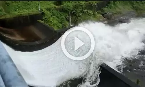 കേരള ഷോളയാർ അണക്കെട്ട്​ തുറക്കുന്നതിന്റെ ദൃശ്യങ്ങൾ