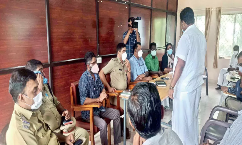 ക​ട​ലി​ൽ കാ​ണാ​താ​യ​വ​ർ​ക്കു​ വേണ്ടിയുള്ള തി​ര​ച്ചി​ൽ; ര​ക്ഷാ​പ്ര​വ​ർ​ത്ത​നം പു​ന​രാ​രം​ഭി​ച്ചു, തി​ര​ച്ചി​ൽ ന​ട​ത്തു​ന്ന ബോ​ട്ടു​ക​ളെ കോ​സ്​​റ്റ്​ ഗാ​ർ​ഡ് നി​രീ​ക്ഷി​ക്കും