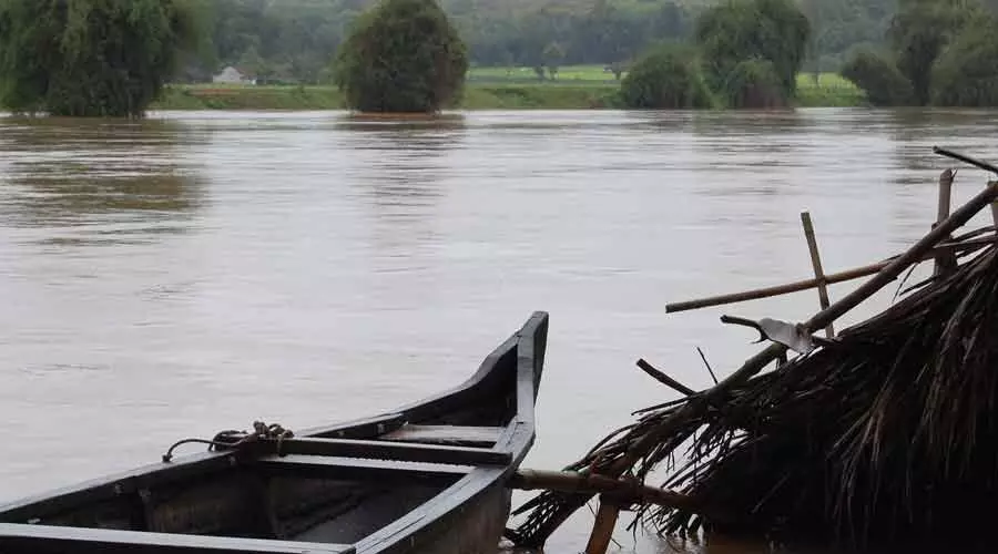 കബനിയിലെ തോണി സർവിസ് പുനരാരംഭിച്ചില്ല; കേരളത്തിൽ എത്താനാവാതെ കർണാടക വിദ്യാർഥികൾ കബനിയിലെ തോണി സർവിസ് പുനരാരംഭിച്ചില്ല; കേരളത്തിൽ എത്താനാവാതെ കർണാടക വിദ്യാർഥികൾ