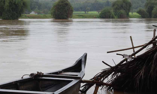 കബനിയിലെ തോണി സർവിസ്​ പുനരാരംഭിച്ചില്ല;  കേരളത്തിൽ എത്താനാവാതെ കർണാടക വിദ്യാർഥികൾ