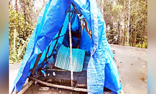 വാഗ്ദാനങ്ങൾ നടപ്പായില്ല; വിമലക്കും മകനും പടുത കൂരതന്നെ ആശ്രയം