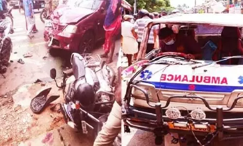 കാറും ബൈക്കുകളും കൂട്ടിയിടിച്ച് മൂന്നുപേര്‍ക്ക്​ പരിക്ക്