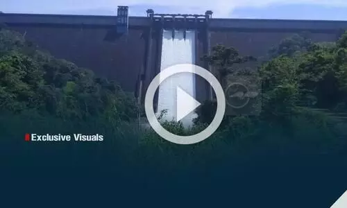 ഇടുക്കി ഡാം തുറന്നു; ചെറുതോണി പുഴയിലൂടെ വെള്ളം കുതിച്ചൊഴുകി