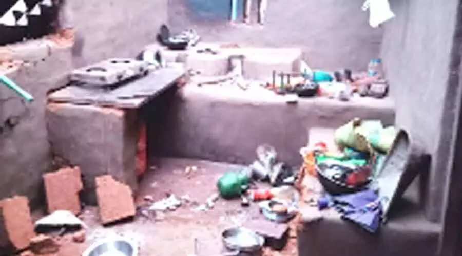 നാട്ടുകാരുടെ ഉറക്കംകെടുത്തി കാട്ടാന