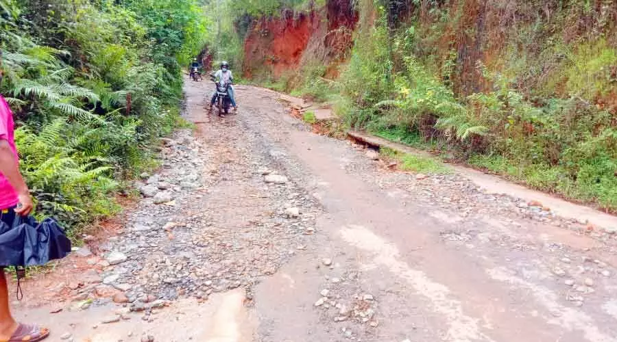 ജി​ല്ല പ​ഞ്ചാ​യ​ത്ത്​ റോ​ഡി​െൻറ പ്ര​യോ​ജ​നം സ്വ​കാ​ര്യ റി​സോ​ർ​ട്ടി​ന്​ മാ​ത്ര​മെ​ന്ന്​ ആ​ക്ഷേ​പം