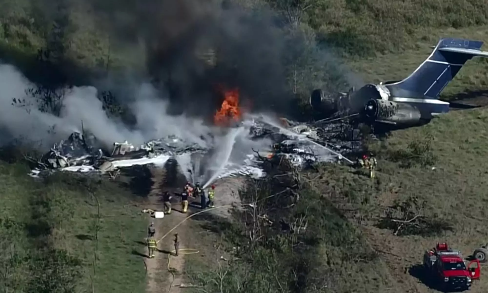 പറന്നുയരുന്നതിനിടെ വിമാനം കത്തിയമർന്നു; യാത്രക്കാരെല്ലാം അ ത്ഭുതകരമായി രക്ഷപ്പെട്ടു