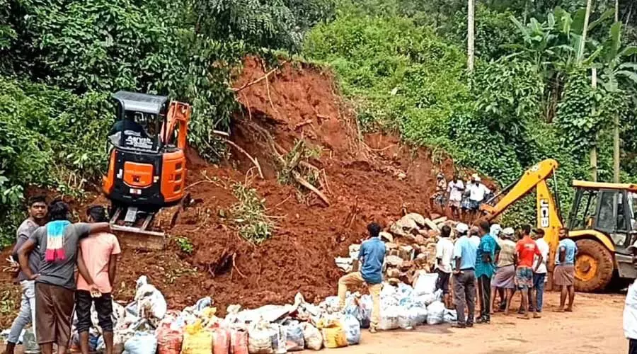 മ​ഴ​ക്കെ​ടു​തി: റെ​യി​ൽ​വേ ലൈ​ൻ സു​ര​ക്ഷി​ത​മാ​ക്കൽ തു​ട​ങ്ങി