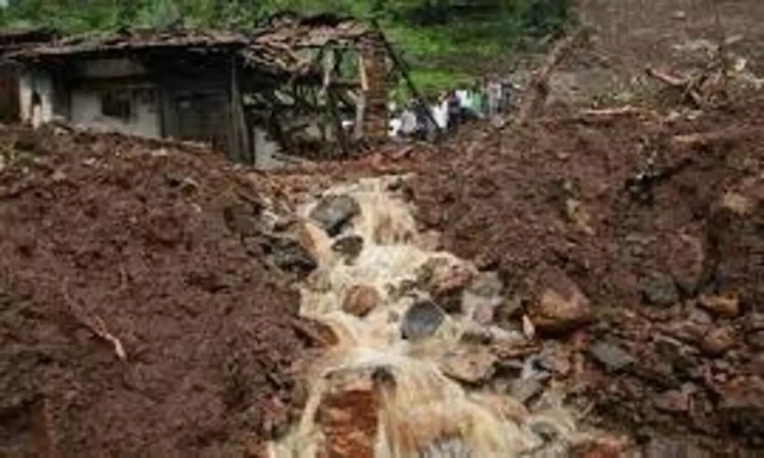 ഇത്തനോളി മലയില്‍ മണ്ണിടിച്ചില്‍; 11 കുടുംബങ്ങളെ മാറ്റിപാര്‍പ്പിച്ചു