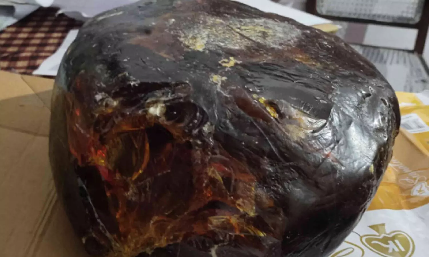 30 കോ​ടി രൂ​പയുടെ തി​മിം​ഗ​ല ഛർ​ദിയുമായി  രണ്ടുപേർ പിടിയിൽ