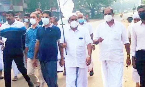 വില കുറച്ച് കോഴിയിറച്ചി വില്‍പന; വ്യാപാരിക്ക് നേരെ ആക്രമണം