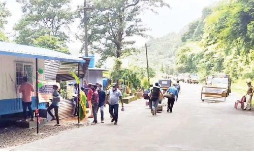 കനിയാതെ കർണാടക; ​കേര​ള -കു​ട​ക്​ പൊ​തു​ഗ​താ​ഗ​ത നി​രോ​ധ​നം ഒ​ക്​​ടോ​ബ​ർ 30 വ​രെ നീ​ട്ടി