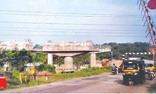 പള്ളിക്കര റെയിൽവേ മേൽപാലം നിർമാണത്തിന്​ വേഗത പോര
