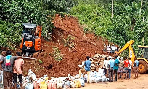 മ​ഴ​ക്കെ​ടു​തി: റെ​യി​ൽ​വേ ലൈ​ൻ സു​ര​ക്ഷി​ത​മാ​ക്കൽ തു​ട​ങ്ങി