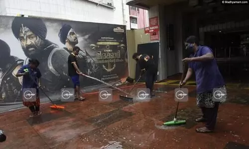 പ്രതീക്ഷയോടെ വെള്ളിത്തിര...